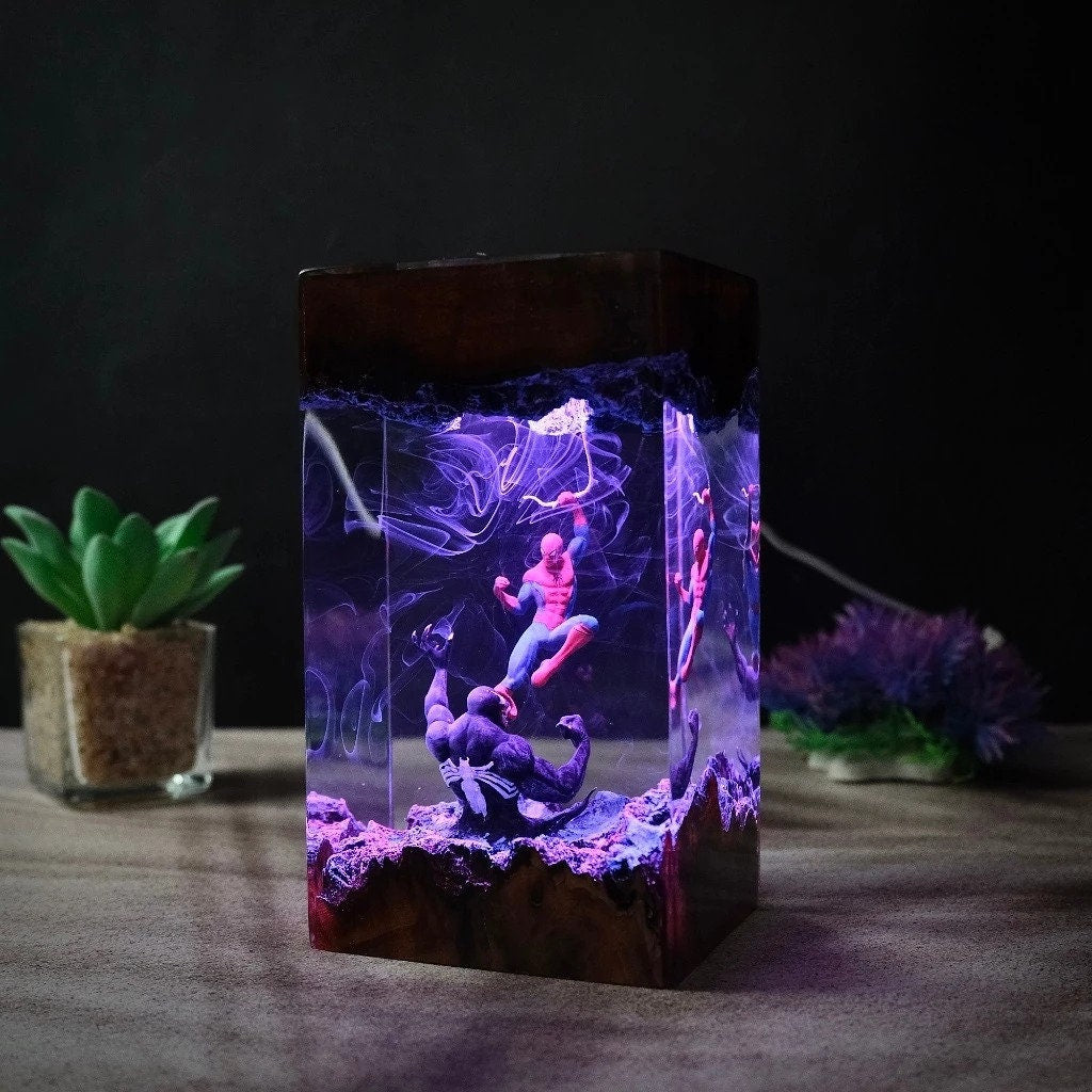 Đèn Trang Trí Resin Led Marvel Spider Man VS Venom