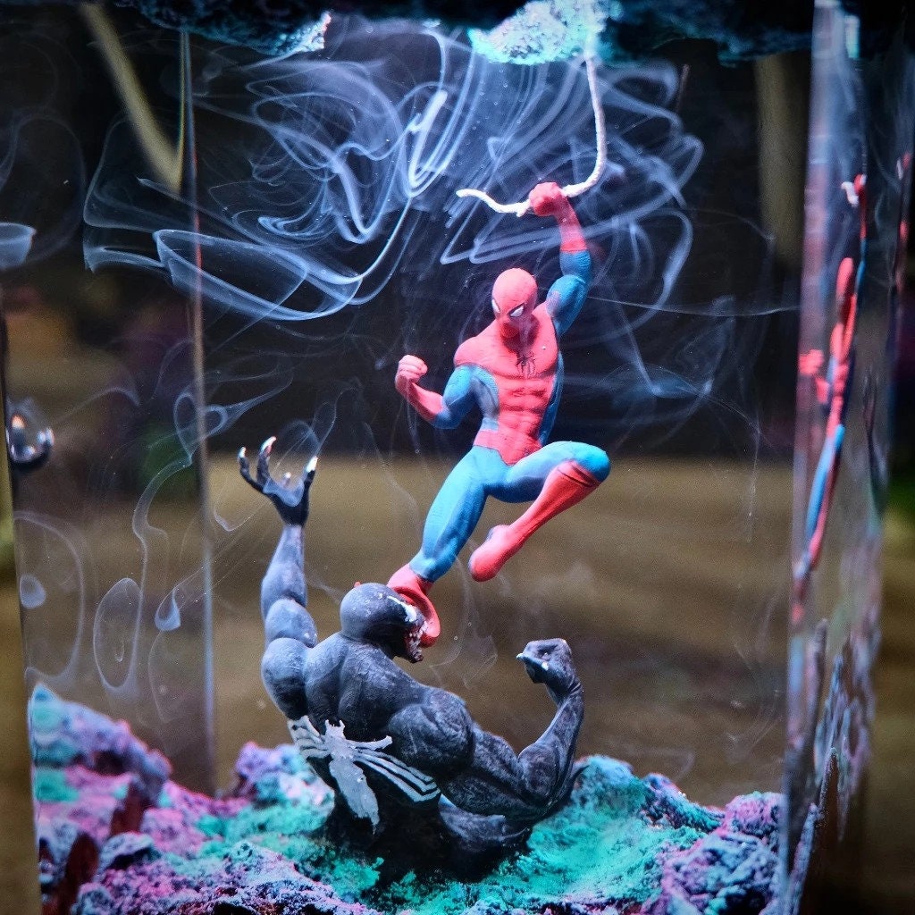 Đèn Trang Trí Resin Led Marvel Spider Man VS Venom