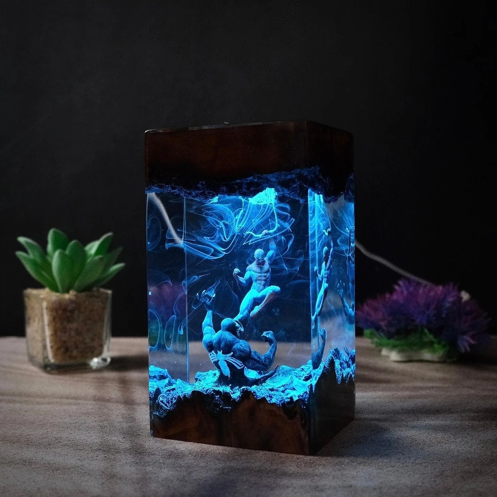 Đèn Trang Trí Resin Led Marvel Spider Man VS Venom