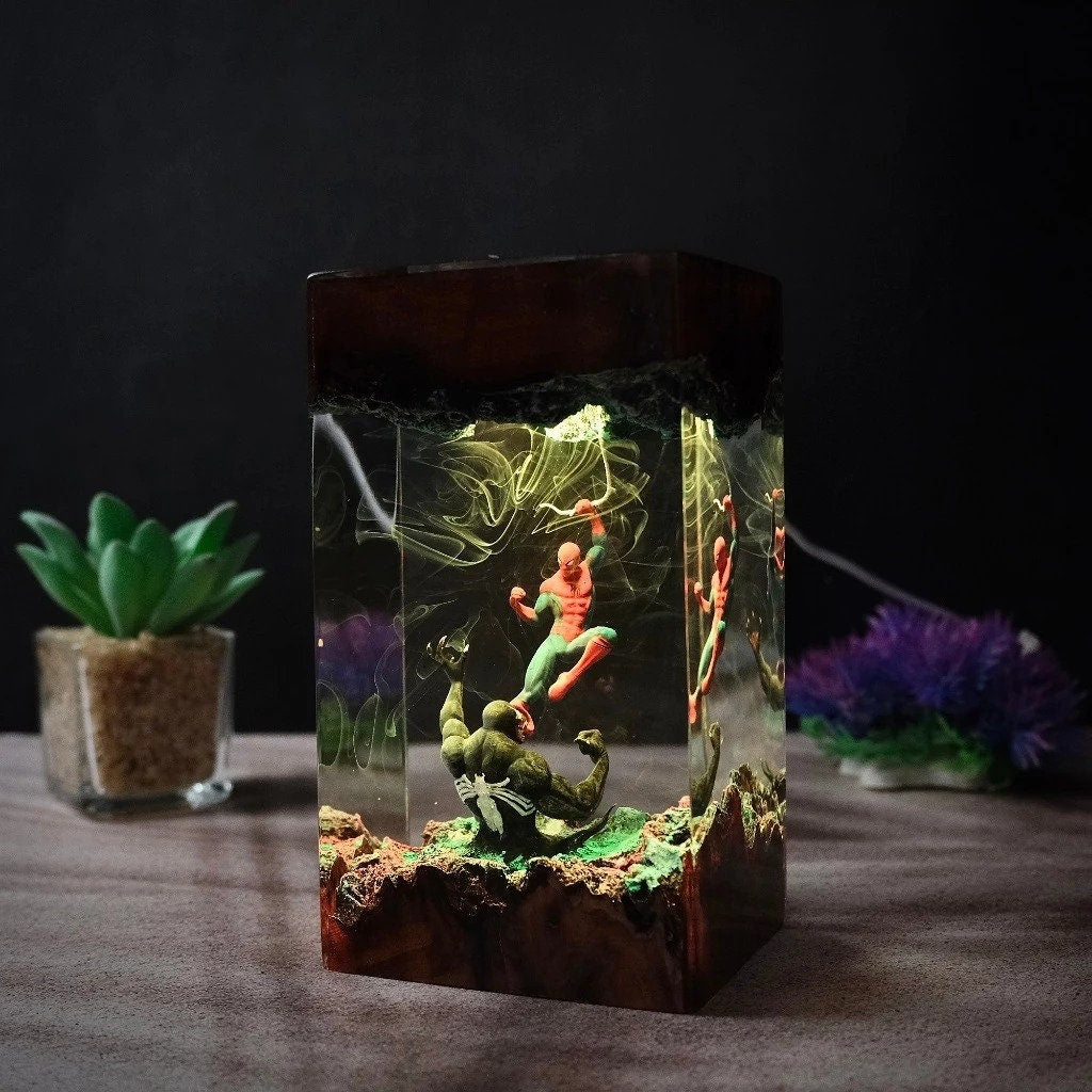 Đèn Trang Trí Resin Led Marvel Spider Man VS Venom