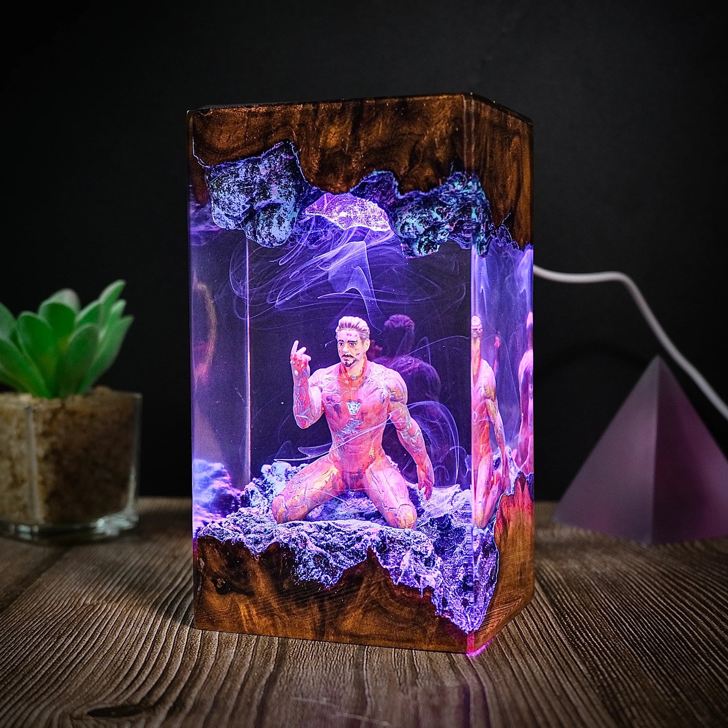 Đèn Trang Trí Resin Led Marvel Iron Man